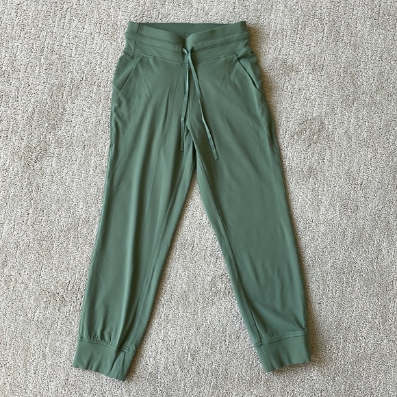 Lululemon High-Rise Jogger Crop - Picture 6 of 12